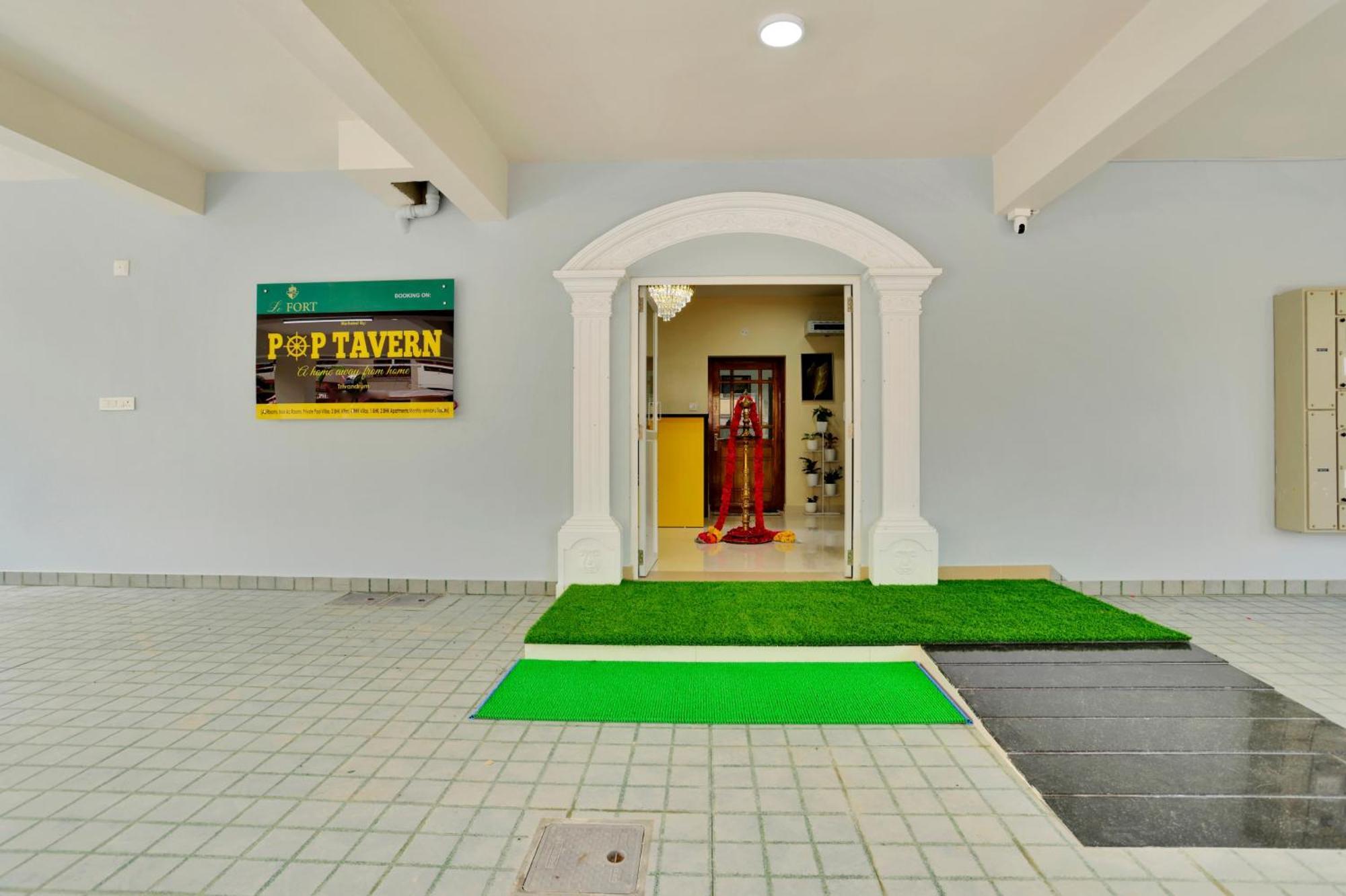 Super Collection O Lefort Luxe By Poptavern Thiruvananthapuram Buitenkant foto